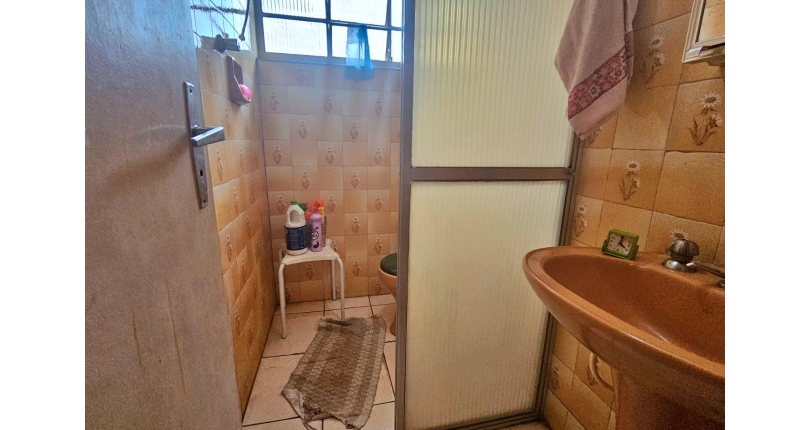 Sobrado à venda no Jardim Mangalot na Rua General Lauro Cavalcanti de Farias, 