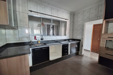 Casa à venda no Bairro da Vila Comercial na Rua Banabuiú,