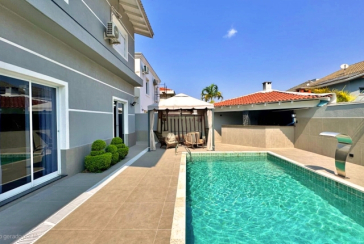 Sobrado à venda em Santana de Parnaíba no Bairro do Alphaville na Alameda dos Ciclames,