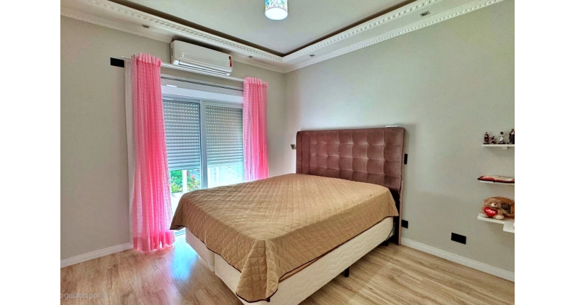 Sobrado à venda em Santana de Parnaíba no Bairro do Alphaville na Alameda dos Ciclames,