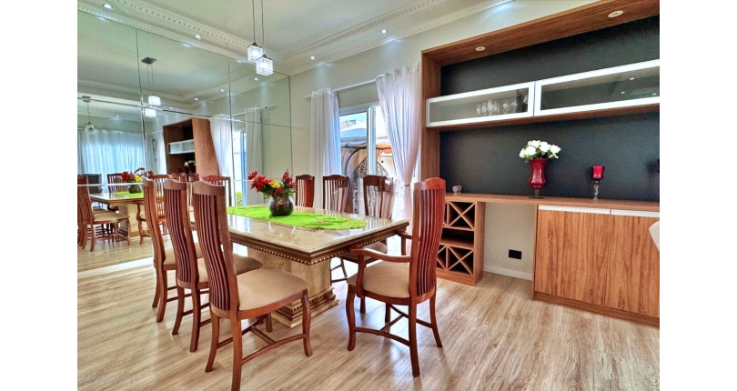 Sobrado à venda em Santana de Parnaíba no Bairro do Alphaville na Alameda dos Ciclames,