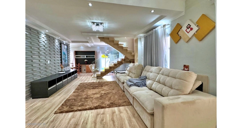 Sobrado à venda em Santana de Parnaíba no Bairro do Alphaville na Alameda dos Ciclames,