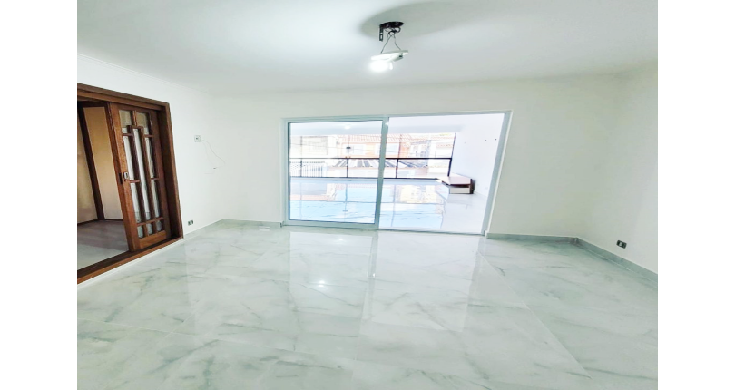 Belo Sobrado à venda no Bairro do Conjunto Residencial Vista Verde na Rua Desembargador Lauro de Souza Alves