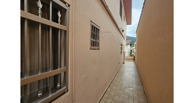 Sobrado à venda no Bairro do Conjunto Residencial Vista Verde na Rua Doutor Fernando de Oliveira Simões