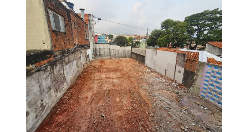  Terreno à venda no Bairro do Jardim Mangalot na Rua Padre Aníbal Difrância