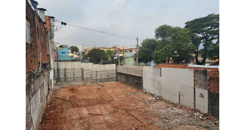  Terreno à venda no Bairro do Jardim Mangalot na Rua Padre Aníbal Difrância