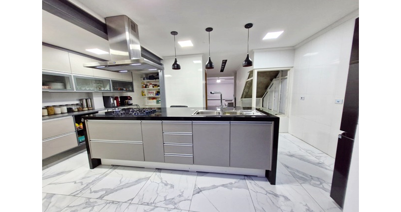 Ótimo Sobrado à venda no Bairro do Conjunto Residencial Vista Verde na Rua Desembargador Plínio Novaes de Andrade