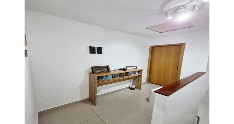 Ótimo Sobrado à venda no Bairro do Conjunto Residencial Vista Verde na Rua Desembargador Plínio Novaes de Andrade