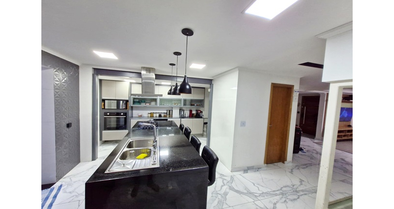 Ótimo Sobrado à venda no Bairro do Conjunto Residencial Vista Verde na Rua Desembargador Plínio Novaes de Andrade