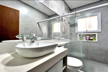 Belo Sobrado à venda em Cajamar no Bairro do Portais (Polvilho) na Rua das Zineas,