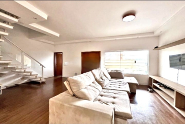 Belo Sobrado à venda em Cajamar no Bairro do Portais (Polvilho) na Rua das Zineas,