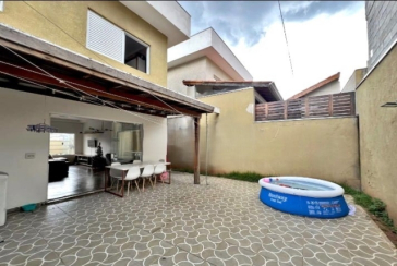 Belo Sobrado à venda em Cajamar no Bairro do Portais (Polvilho) na Rua das Zineas,