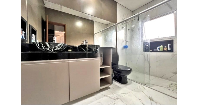 Belo Sobrado à venda em Cajamar no Bairro do Portais (Polvilho) na Rua das Zineas,