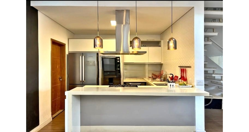 Belo Sobrado à venda em Cajamar no Bairro do Portais (Polvilho) na Rua das Zineas,