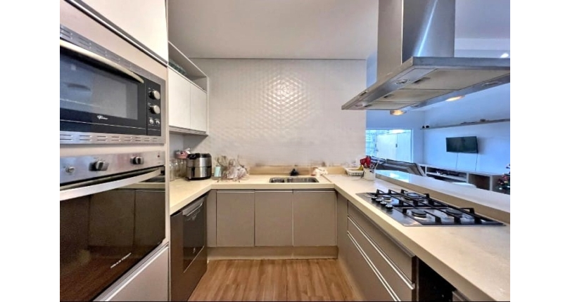 Belo Sobrado à venda em Cajamar no Bairro do Portais (Polvilho) na Rua das Zineas,