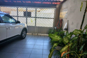 Casa à venda na Praia Grande no Bairro do Solemar na Rua Casimiro de Abreu,