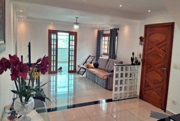 Belo Sobrado à venda no Bairro do Jardim Regina na Rua Crispim Santos, 