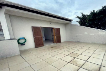 Belo Sobrado à venda no Bairro do Jardim Regina na Rua Crispim Santos, 