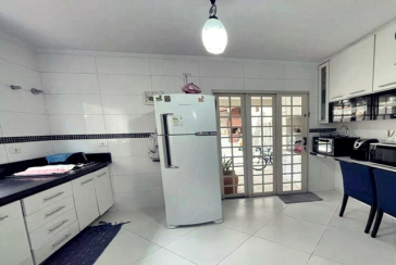 Belo Sobrado à venda no Bairro do Jardim Regina na Rua Crispim Santos, 