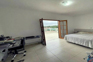 Belo Sobrado à venda no Bairro do Jardim Regina na Rua Crispim Santos, 