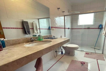 Belo Sobrado à venda no Bairro do Jardim Regina na Rua Crispim Santos, 