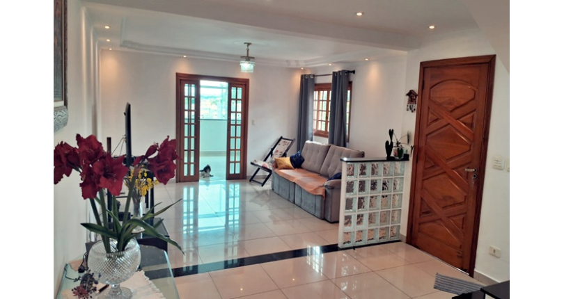 Belo Sobrado à venda no Bairro do Jardim Regina na Rua Crispim Santos, 