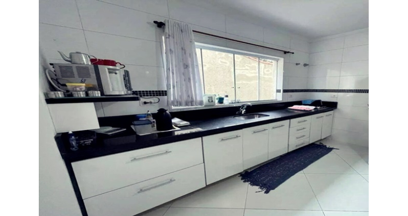 Belo Sobrado à venda no Bairro do Jardim Regina na Rua Crispim Santos, 