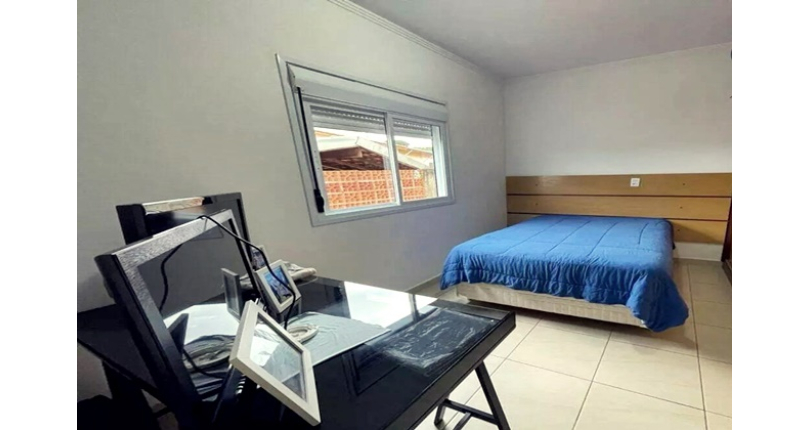 Belo Sobrado à venda no Bairro do Jardim Regina na Rua Crispim Santos, 