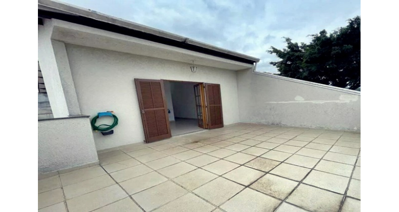 Belo Sobrado à venda no Bairro do Jardim Regina na Rua Crispim Santos, 