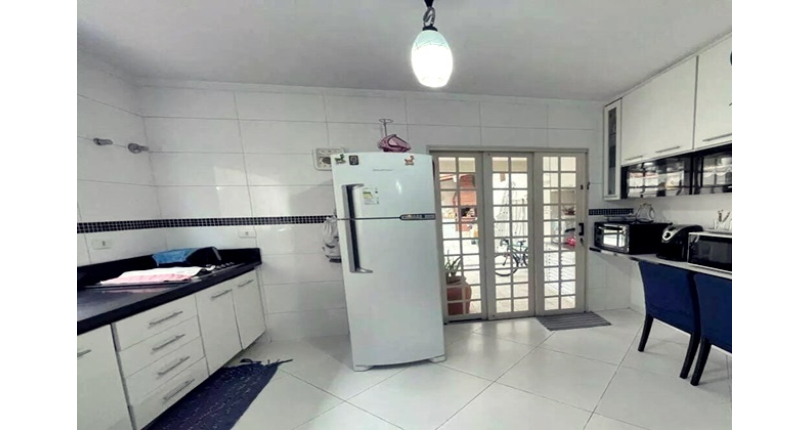 Belo Sobrado à venda no Bairro do Jardim Regina na Rua Crispim Santos, 