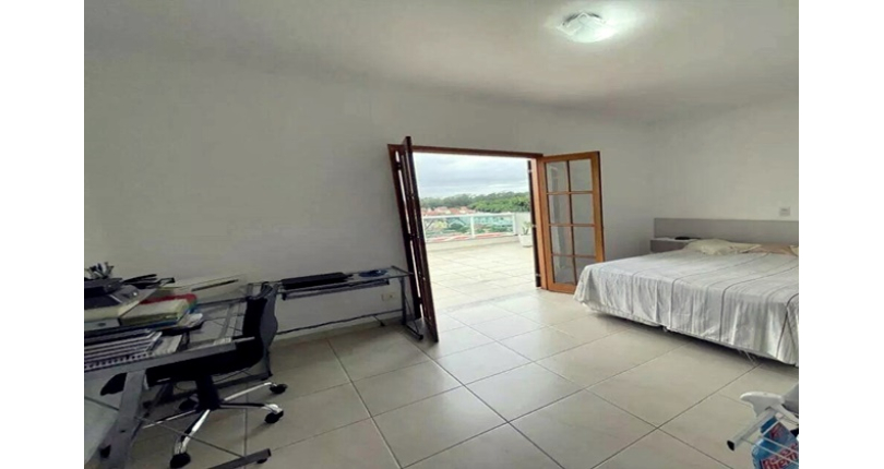 Belo Sobrado à venda no Bairro do Jardim Regina na Rua Crispim Santos, 