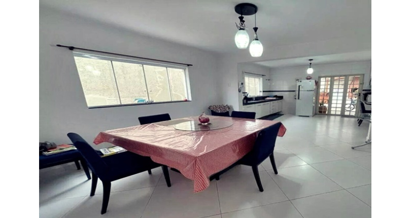 Belo Sobrado à venda no Bairro do Jardim Regina na Rua Crispim Santos, 