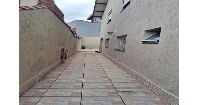 Belo Sobrado à venda no Bairro do Jardim Regina na Rua Crispim Santos, 