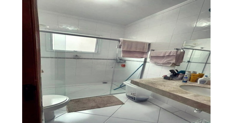 Belo Sobrado à venda no Bairro do Jardim Regina na Rua Crispim Santos, 