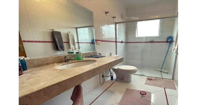 Belo Sobrado à venda no Bairro do Jardim Regina na Rua Crispim Santos, 