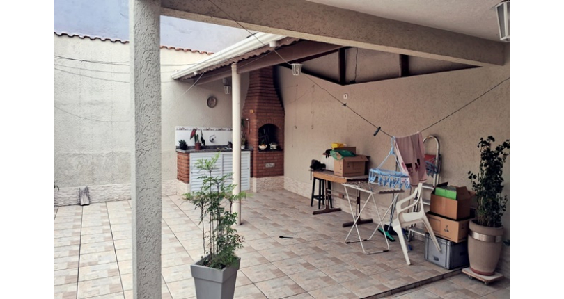 Belo Sobrado à venda no Bairro do Jardim Regina na Rua Crispim Santos, 