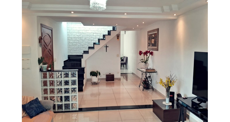 Belo Sobrado à venda no Bairro do Jardim Regina na Rua Crispim Santos, 