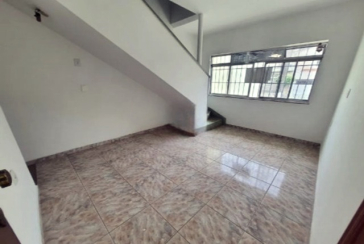 Sobrado à venda no Bairro do Parque São Domingos na Rua José Candido Freire,