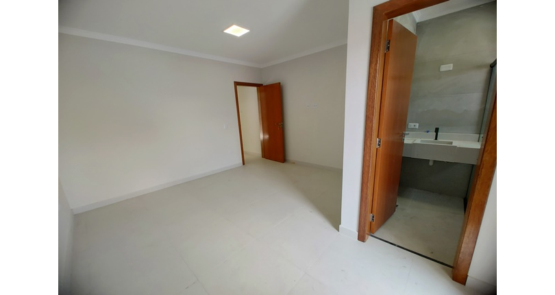 Belo Sobrado novo à Venda no Bairro do Parque Maria Domitila na Rua Antônio Félix Pacheco 316,