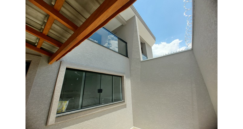 Belo Sobrado novo à Venda no Bairro do Parque Maria Domitila na Rua Antônio Félix Pacheco 316,