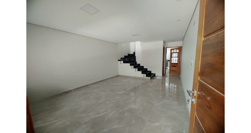 Belo Sobrado novo à Venda no Bairro do Parque Maria Domitila na Rua Antônio Félix Pacheco 316