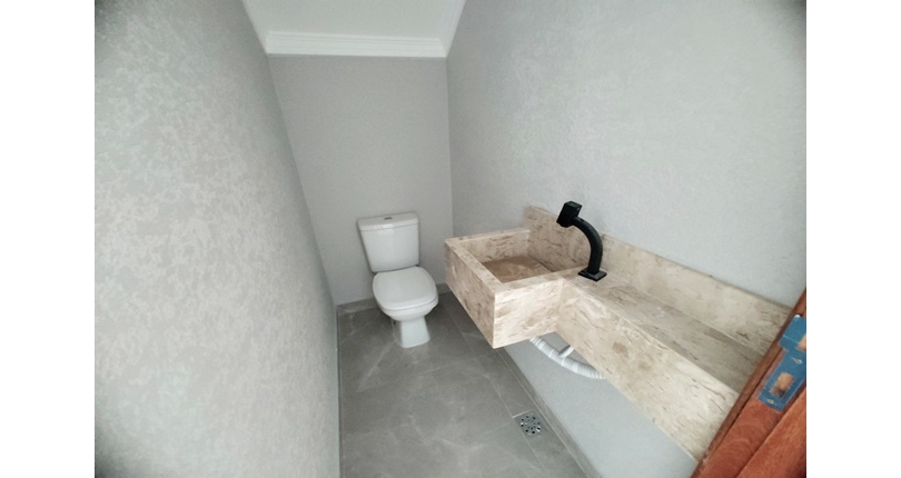 Belo Sobrado novo à Venda no Bairro do Parque Maria Domitila na Rua Antônio Félix Pacheco 316