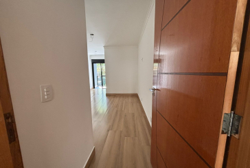 Lindo Sobrado Novo à venda Bairro do Parque São Domingos na Avenida General Charles de Gaulle 194,