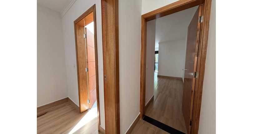 Lindo Sobrado Novo à venda Bairro do Parque São Domingos na Avenida General Charles de Gaulle 194,