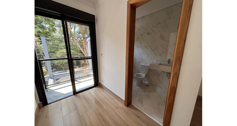 Lindo Sobrado Novo à venda Bairro do Parque São Domingos na Avenida General Charles de Gaulle 194,