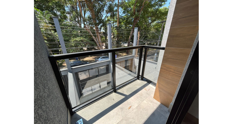 Lindo Sobrado Novo à venda Bairro do Parque São Domingos na Avenida General Charles de Gaulle 194,