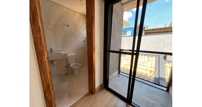 Lindo Sobrado Novo à venda Bairro do Parque São Domingos na Avenida General Charles de Gaulle 194,