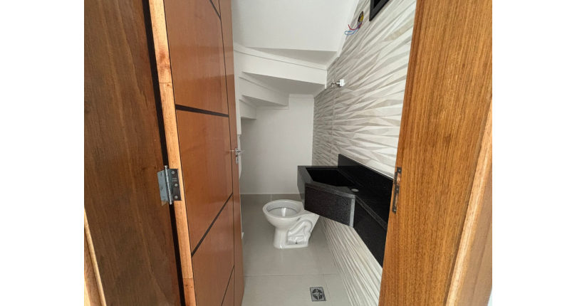 Lindo Sobrado Novo à venda Bairro do Parque São Domingos na Avenida General Charles de Gaulle 194,