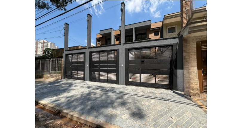 Lindo Sobrado Novo à venda Bairro do Parque São Domingos na Avenida General Charles de Gaulle 195,