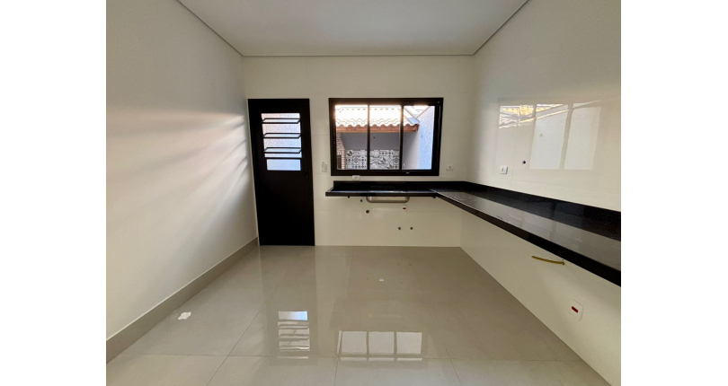 Lindo Sobrado Novo à venda Bairro do Parque São Domingos na Avenida General Charles de Gaulle 195,